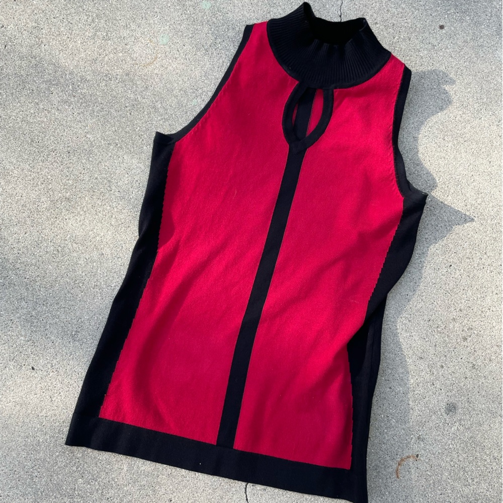 Premise Sleeveless Top - Picture 2 of 2